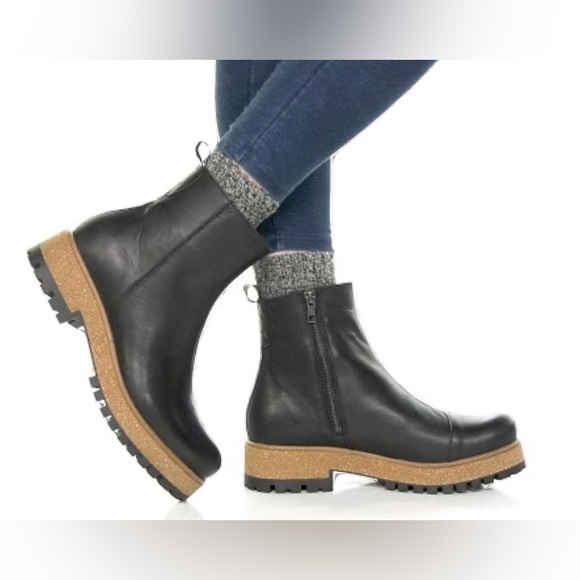 Taos Footwear Shoes - Taos Downtown Black Leather Chunky Ankle Boot Size 10